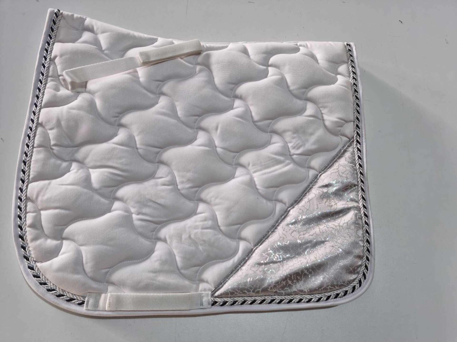 White & Silver Saddle Pad – Full Size